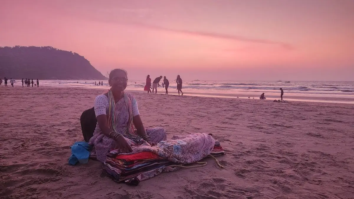 Local vendor selling the longs on kudle beach